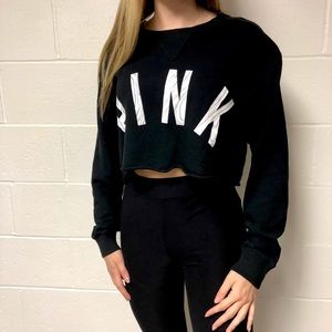 NWOT PINK cropped sweatshirt. M. black.